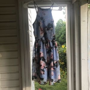 Floral dress with keyhole back